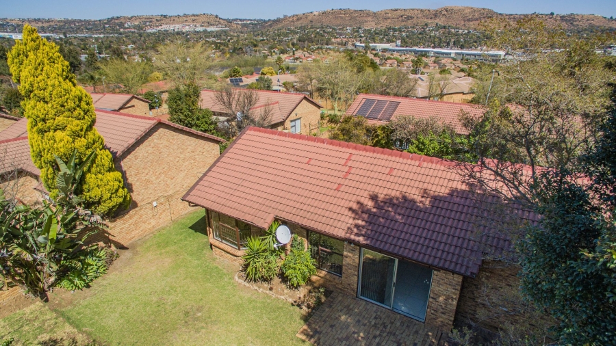 2 Bedroom Property for Sale in Wilgeheuwel Gauteng