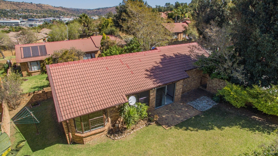 2 Bedroom Property for Sale in Wilgeheuwel Gauteng
