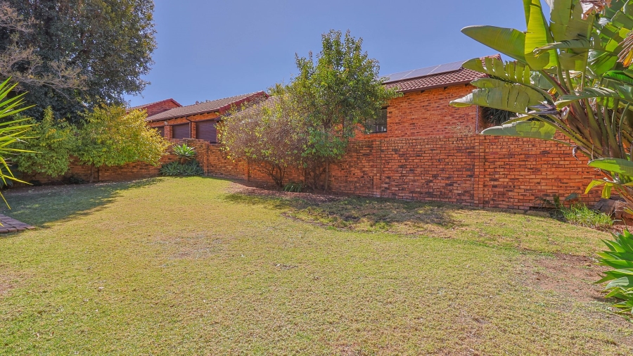 2 Bedroom Property for Sale in Wilgeheuwel Gauteng