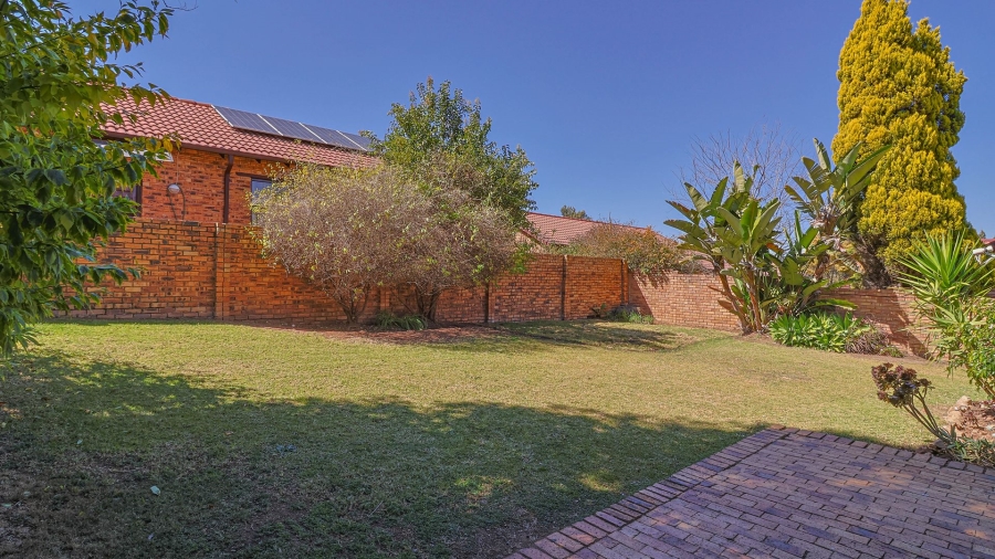 2 Bedroom Property for Sale in Wilgeheuwel Gauteng