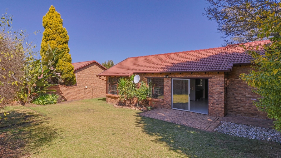 2 Bedroom Property for Sale in Wilgeheuwel Gauteng