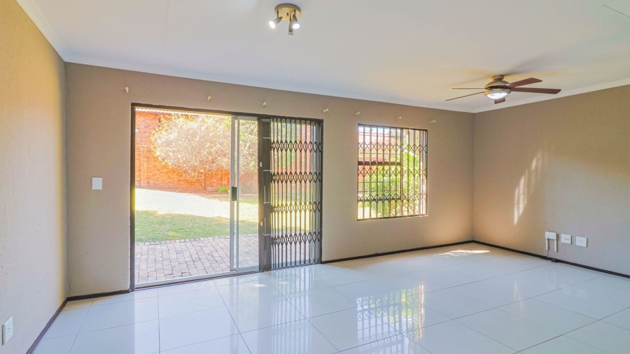 2 Bedroom Property for Sale in Wilgeheuwel Gauteng
