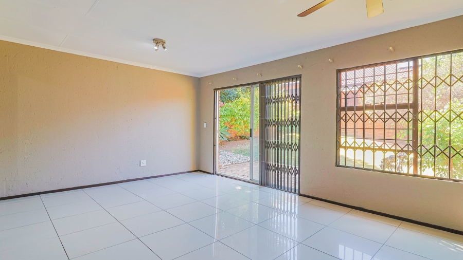 2 Bedroom Property for Sale in Wilgeheuwel Gauteng