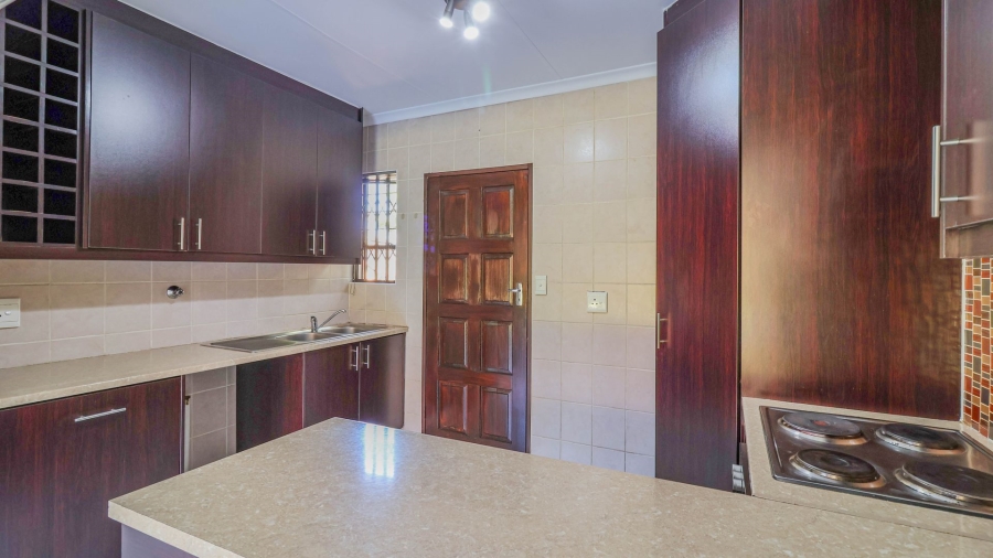 2 Bedroom Property for Sale in Wilgeheuwel Gauteng