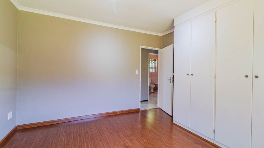 2 Bedroom Property for Sale in Wilgeheuwel Gauteng