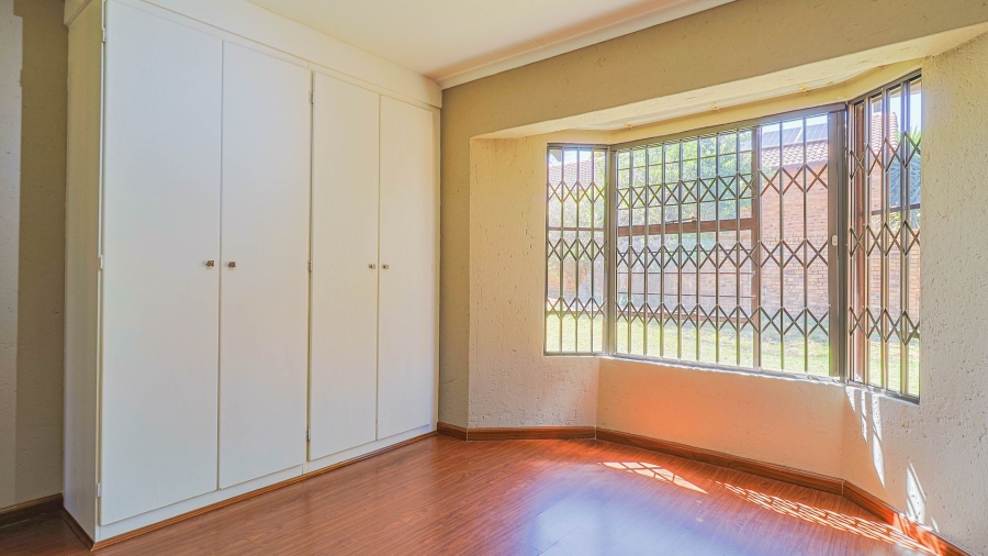 2 Bedroom Property for Sale in Wilgeheuwel Gauteng