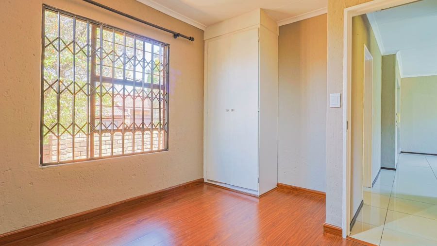 2 Bedroom Property for Sale in Wilgeheuwel Gauteng