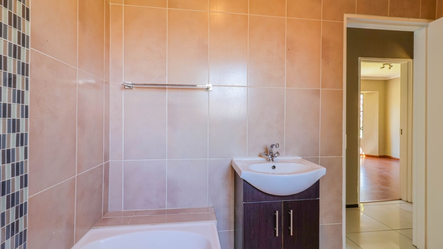 2 Bedroom Property for Sale in Wilgeheuwel Gauteng