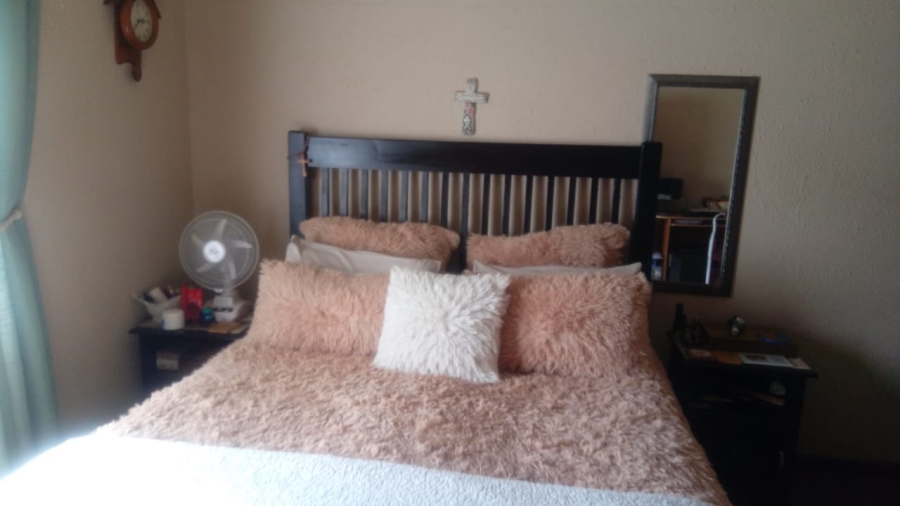 2 Bedroom Property for Sale in Bredell Gauteng