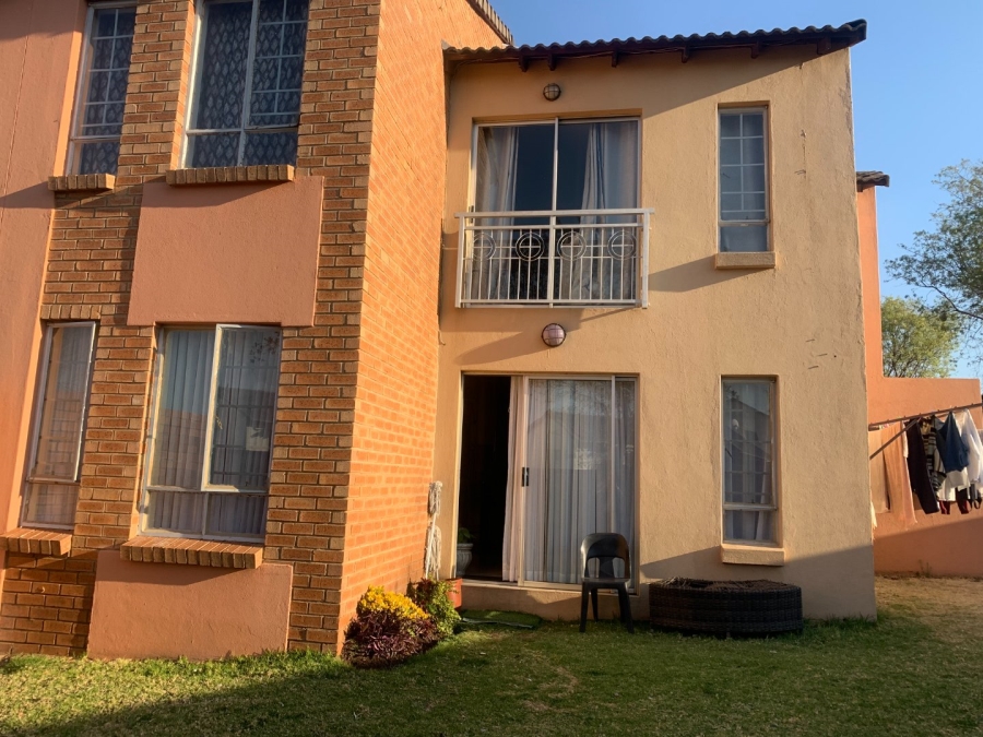 To Let 2 Bedroom Property for Rent in Noordwyk Gauteng