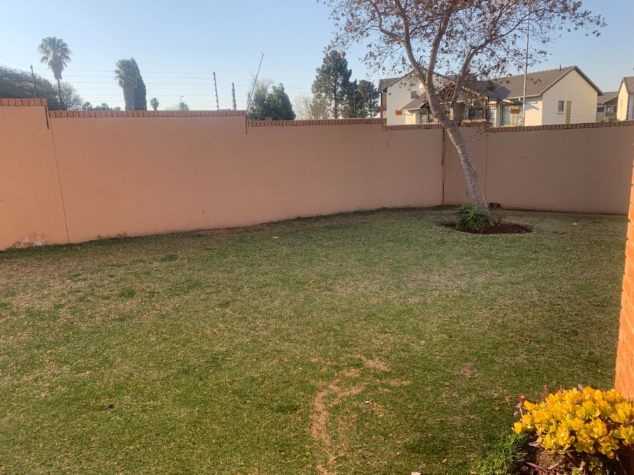 To Let 2 Bedroom Property for Rent in Noordwyk Gauteng