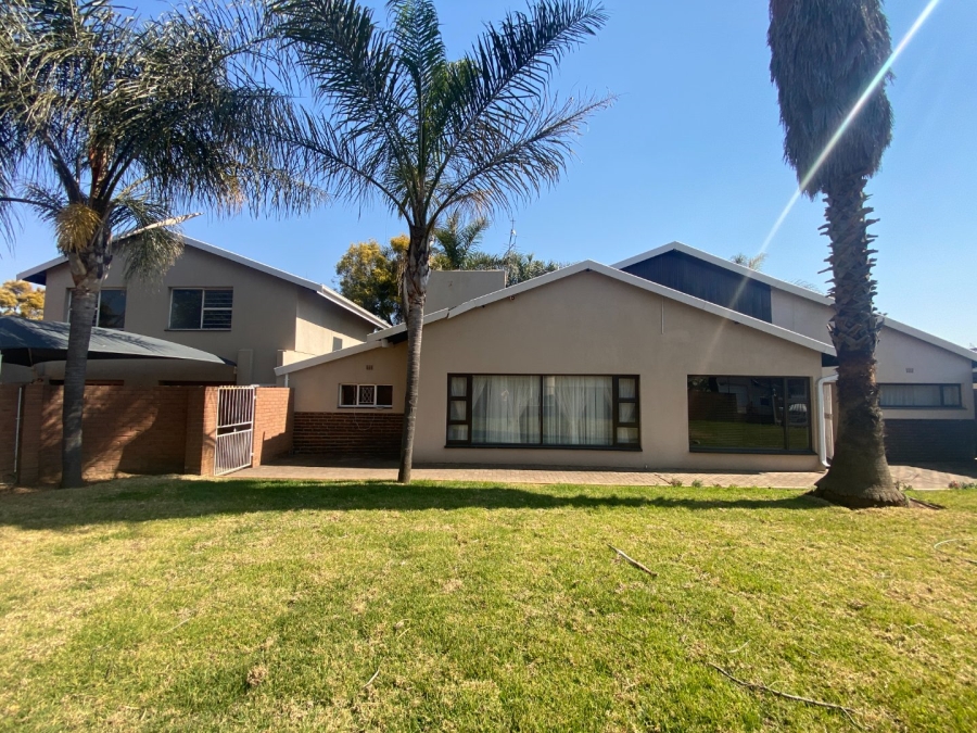 4 Bedroom Property for Sale in Farrarmere Gauteng