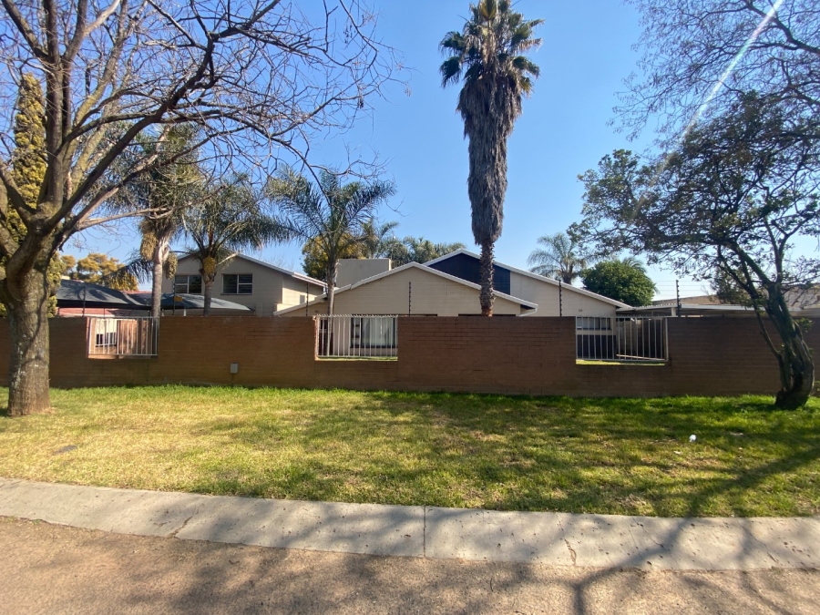 4 Bedroom Property for Sale in Farrarmere Gauteng