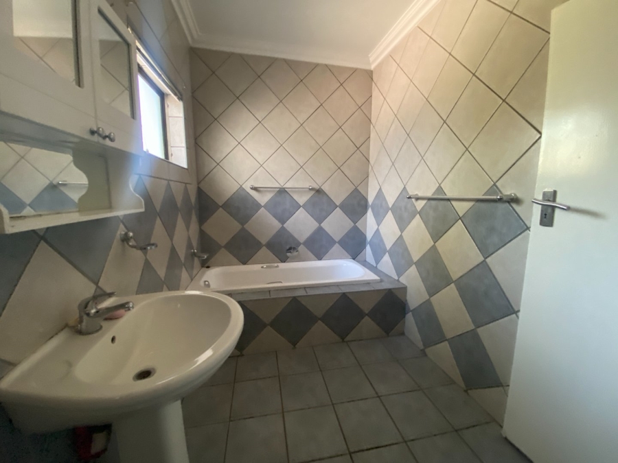 4 Bedroom Property for Sale in Farrarmere Gauteng