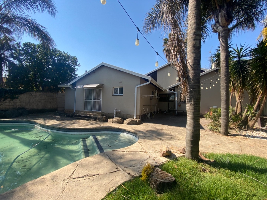 4 Bedroom Property for Sale in Farrarmere Gauteng