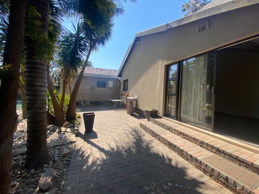 4 Bedroom Property for Sale in Farrarmere Gauteng