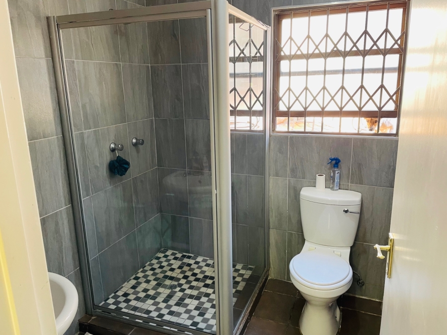 To Let 1 Bedroom Property for Rent in Glenvista Gauteng