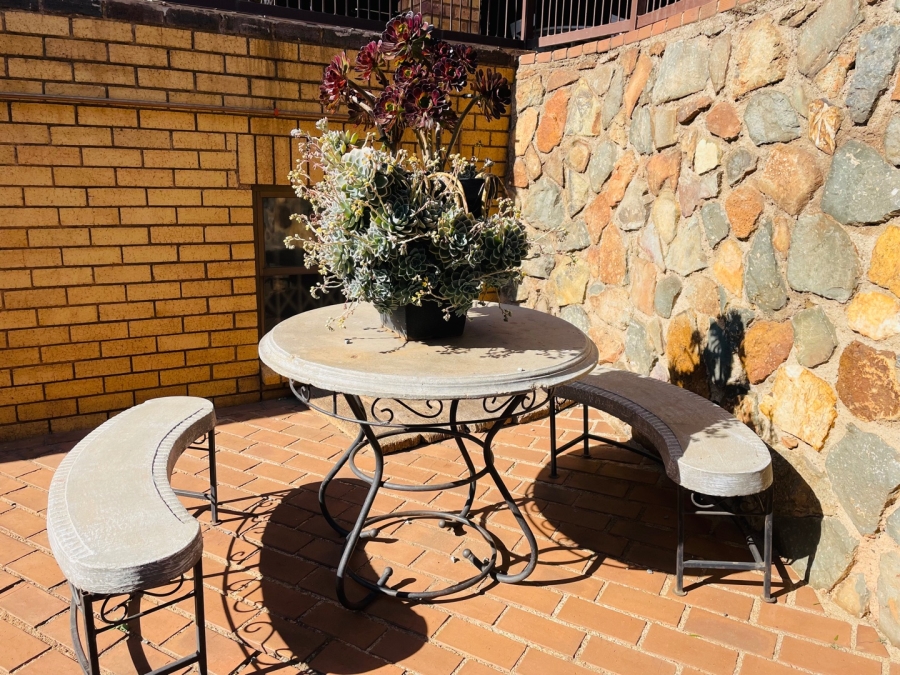 To Let 1 Bedroom Property for Rent in Glenvista Gauteng