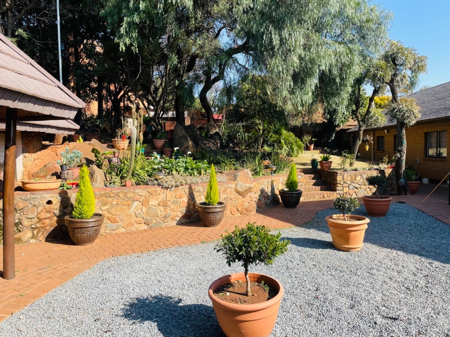 To Let 1 Bedroom Property for Rent in Glenvista Gauteng