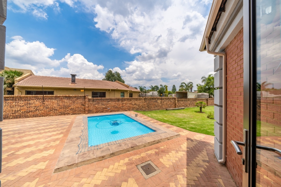 5 Bedroom Property for Sale in Ferryvale Gauteng