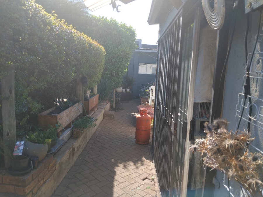 6 Bedroom Property for Sale in Primrose Gauteng