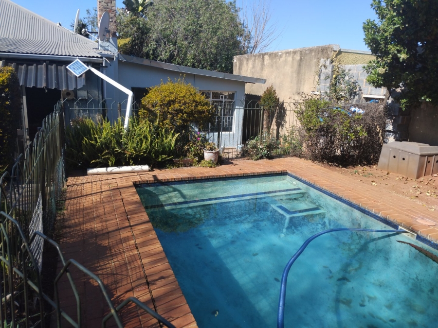 6 Bedroom Property for Sale in Primrose Gauteng