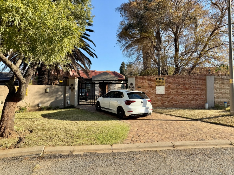 2 Bedroom Property for Sale in Mayberry Park Gauteng
