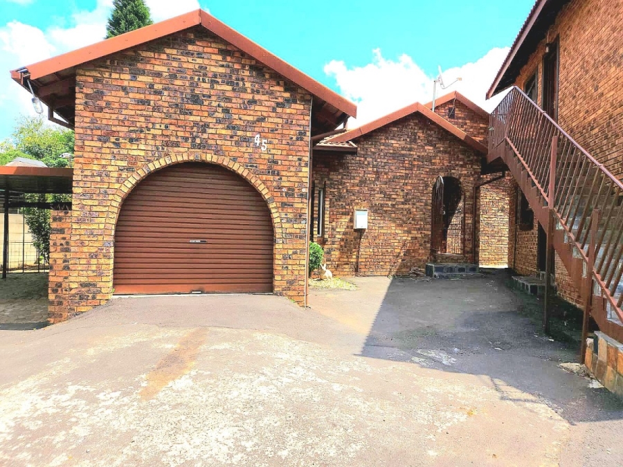 To Let 3 Bedroom Property for Rent in Brackendowns Gauteng
