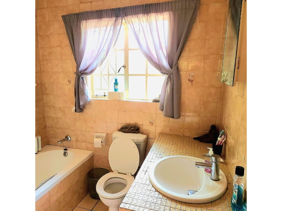 To Let 3 Bedroom Property for Rent in Brackendowns Gauteng