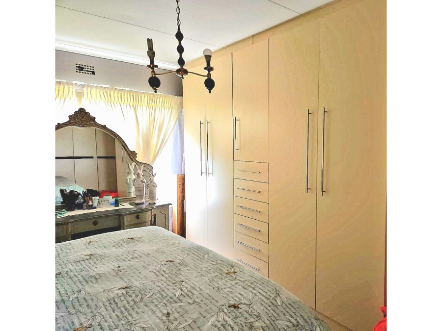 To Let 3 Bedroom Property for Rent in Brackendowns Gauteng