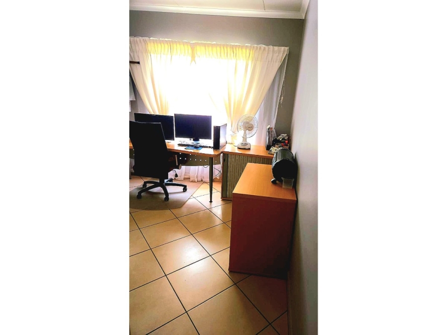 To Let 3 Bedroom Property for Rent in Brackendowns Gauteng
