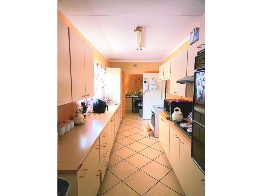 To Let 3 Bedroom Property for Rent in Brackendowns Gauteng