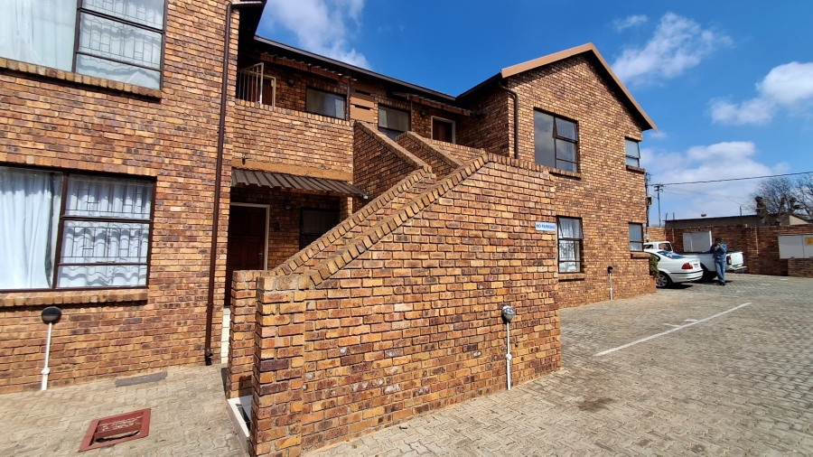 To Let 2 Bedroom Property for Rent in Townsview Gauteng