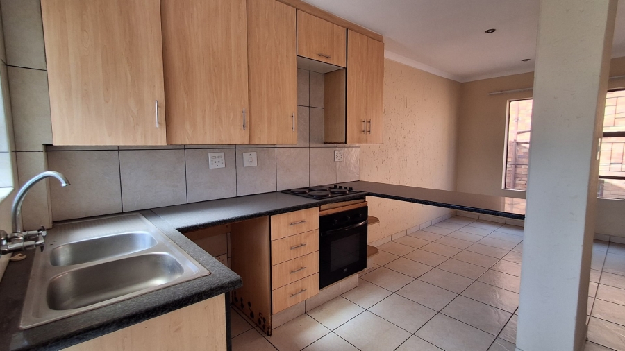 To Let 2 Bedroom Property for Rent in Townsview Gauteng