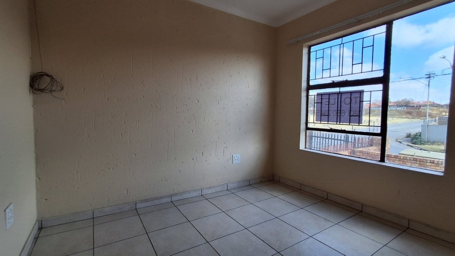 To Let 2 Bedroom Property for Rent in Townsview Gauteng