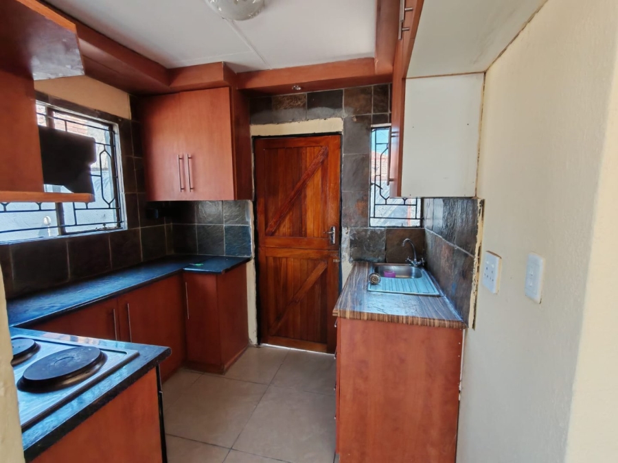 2 Bedroom Property for Sale in Soshanguve FF Gauteng