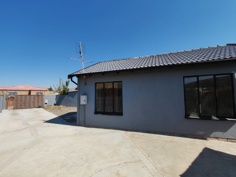 2 Bedroom Property for Sale in Soshanguve FF Gauteng