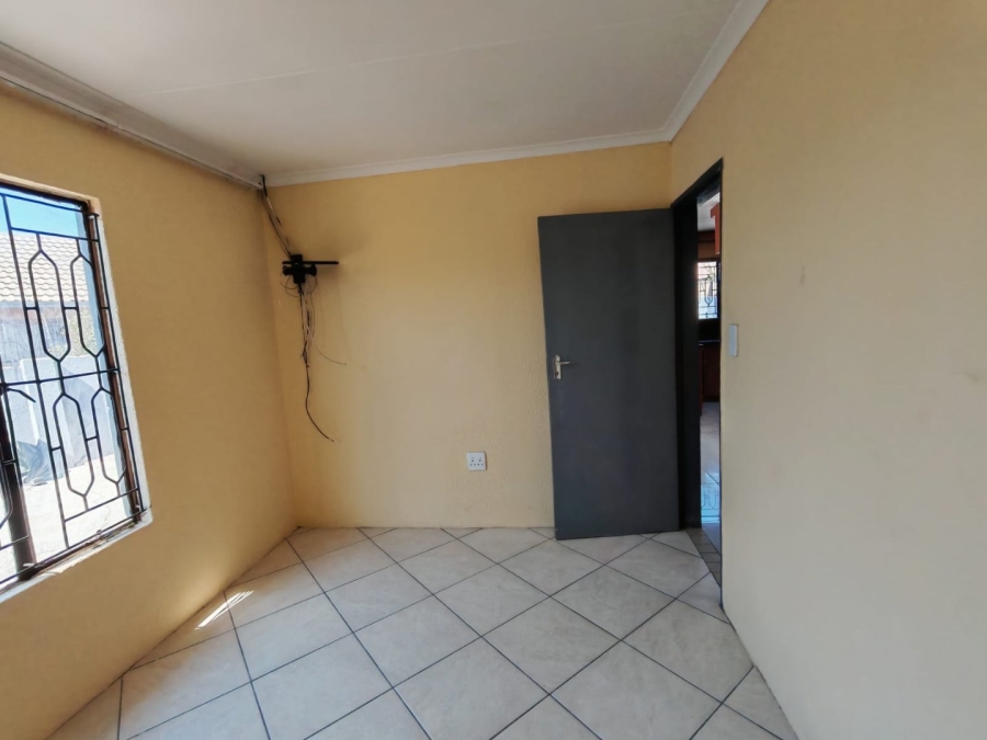 2 Bedroom Property for Sale in Soshanguve FF Gauteng