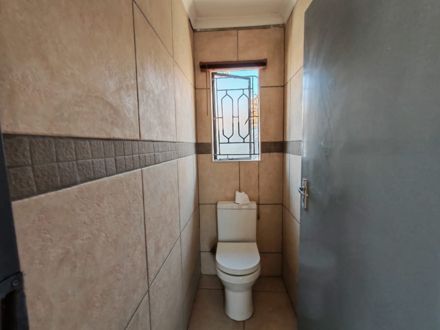 2 Bedroom Property for Sale in Soshanguve FF Gauteng