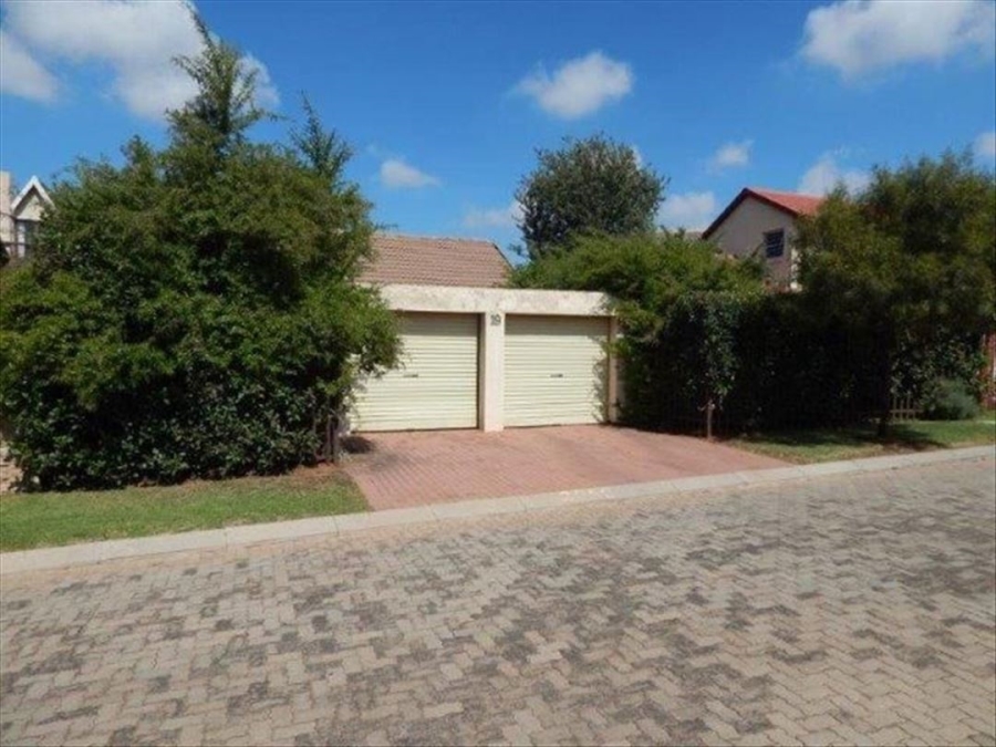 5 Bedroom Property for Sale in Glen Marais Gauteng