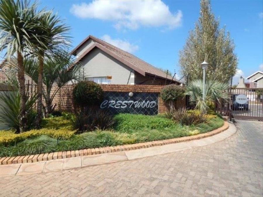 5 Bedroom Property for Sale in Glen Marais Gauteng