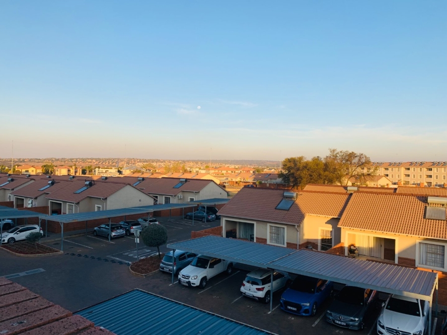 To Let 2 Bedroom Property for Rent in Monavoni Gauteng