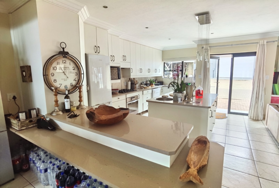 4 Bedroom Property for Sale in Bronkhorstbaai Gauteng