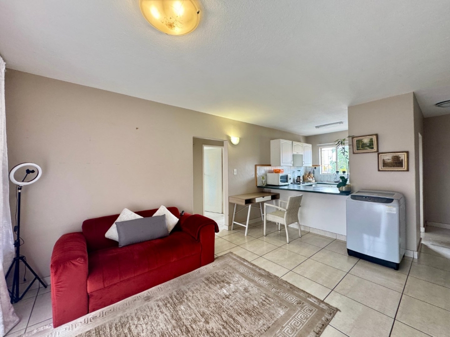 To Let 2 Bedroom Property for Rent in Die Hoewes Gauteng