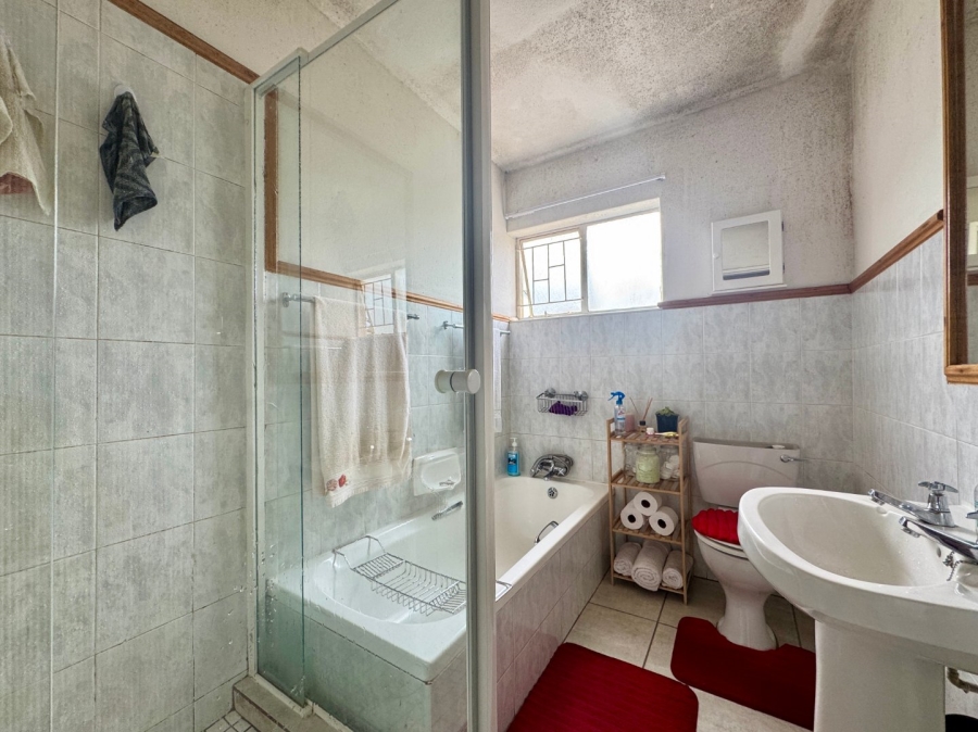 To Let 2 Bedroom Property for Rent in Die Hoewes Gauteng