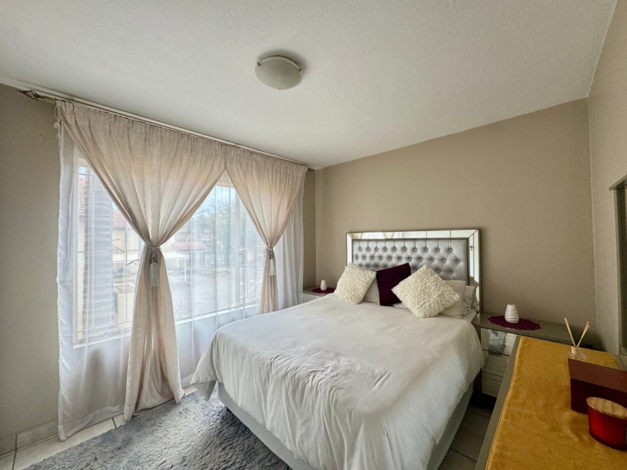 To Let 2 Bedroom Property for Rent in Die Hoewes Gauteng