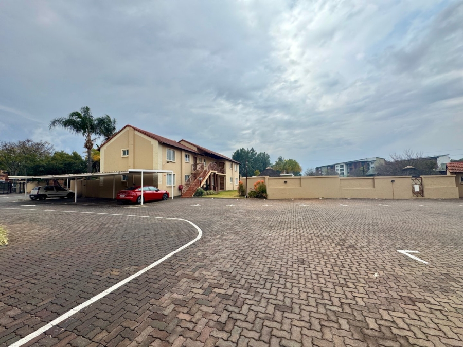 To Let 2 Bedroom Property for Rent in Die Hoewes Gauteng