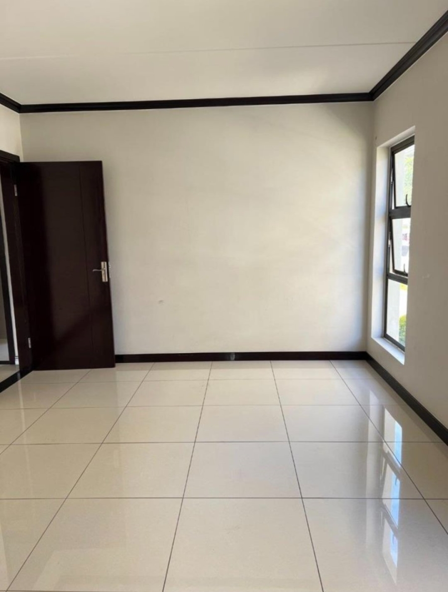 To Let 3 Bedroom Property for Rent in Broadacres Gauteng