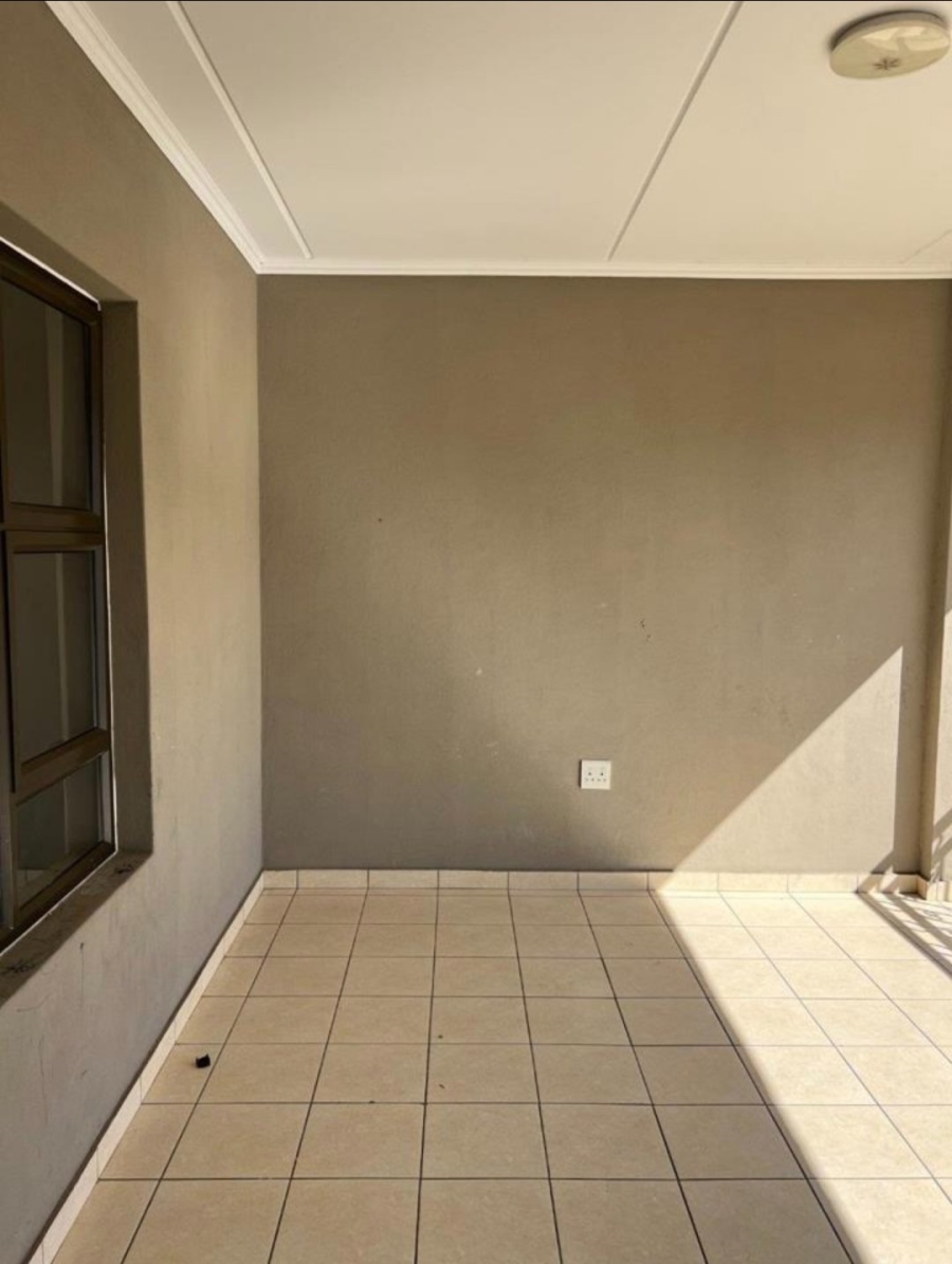 To Let 3 Bedroom Property for Rent in Broadacres Gauteng