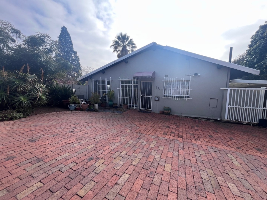 To Let 1 Bedroom Property for Rent in Randhart Gauteng